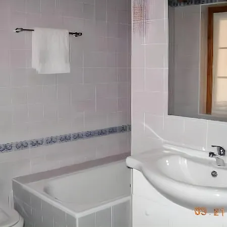 Semesterbostad Comfortable House With Mountain View And Shared Pool Pedraca