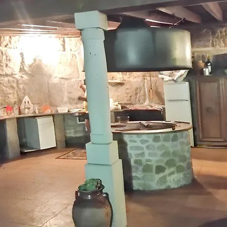 Дом отдыха Comfortable House With Mountain View And Shared Pool