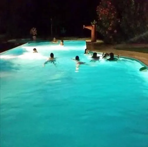 Comfortable House With Mountain View And Shared Pool Nyaraló